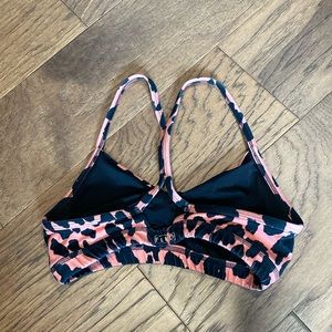 Size medium fleo sports bra. No inserts. GUC.